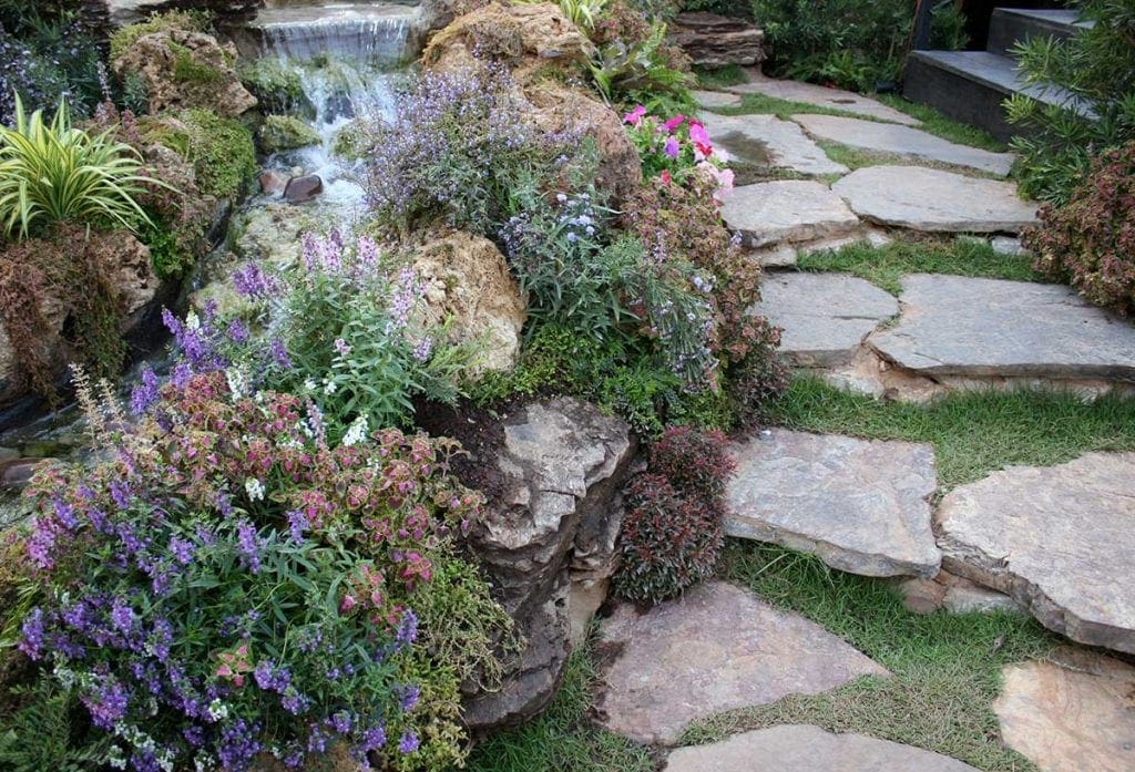 goodlifehomes - Tips for Landscaping Small Gardens